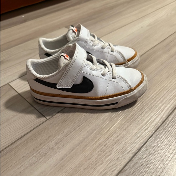 Toddler Nike Shoes - Picture 1 of 5